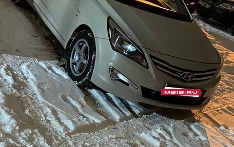 Hyundai Solaris II рестайлинг, 2014 год, 1 100 000 рублей, 18 фотография