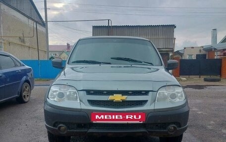 Chevrolet Niva I рестайлинг, 2017 год, 715 000 рублей, 2 фотография