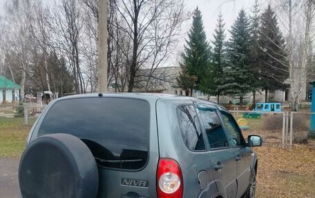 Chevrolet Niva I рестайлинг, 2017 год, 715 000 рублей, 6 фотография