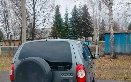 Chevrolet Niva I рестайлинг, 2017 год, 715 000 рублей, 5 фотография