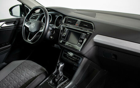 Volkswagen Tiguan II, 2021 год, 2 940 000 рублей, 10 фотография