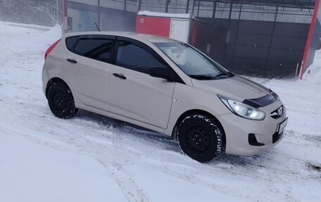 Hyundai Solaris II рестайлинг, 2013 год, 475 000 рублей, 2 фотография