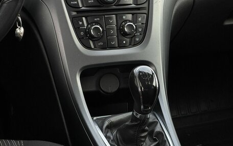 Opel Astra J, 2013 год, 799 999 рублей, 11 фотография