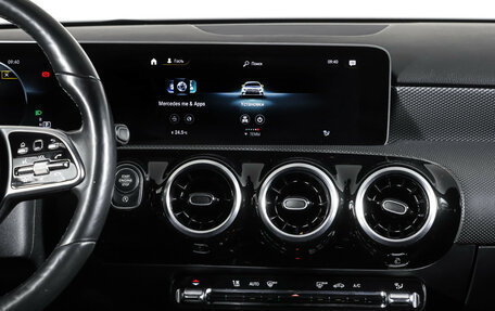 Mercedes-Benz A-Класс, 2019 год, 2 340 000 рублей, 14 фотография