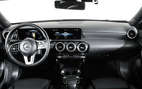 Mercedes-Benz A-Класс, 2019 год, 2 340 000 рублей, 13 фотография