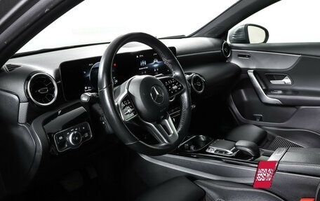 Mercedes-Benz A-Класс, 2019 год, 2 340 000 рублей, 15 фотография