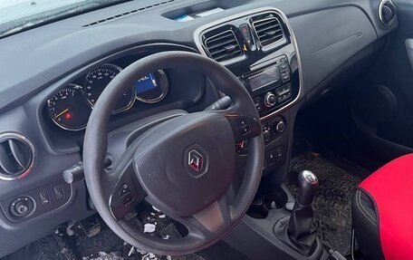 Renault Logan II, 2016 год, 650 000 рублей, 5 фотография