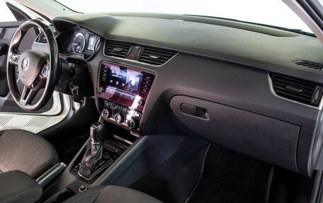 Skoda Octavia, 2017 год, 1 995 000 рублей, 9 фотография