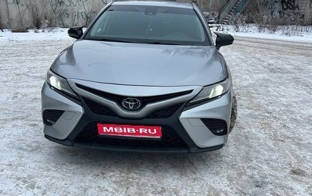 Toyota Camry, 2019 год, 2 800 000 рублей, 1 фотография