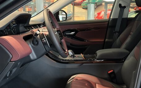 Land Rover Range Rover Evoque II, 2025 год, 7 390 000 рублей, 12 фотография