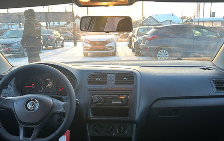 Volkswagen Polo VI (EU Market), 2017 год, 1 050 000 рублей, 2 фотография