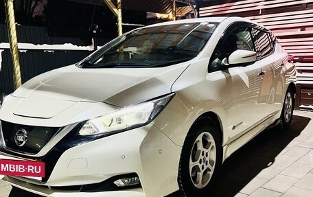 Nissan Leaf II, 2018 год, 1 350 000 рублей, 2 фотография