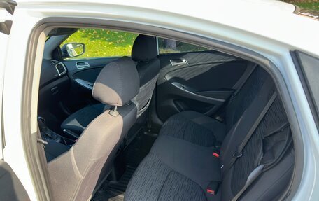 Hyundai Solaris II рестайлинг, 2015 год, 980 000 рублей, 8 фотография