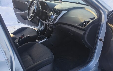 Hyundai Solaris II рестайлинг, 2011 год, 575 000 рублей, 16 фотография