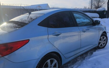 Hyundai Solaris II рестайлинг, 2011 год, 575 000 рублей, 24 фотография