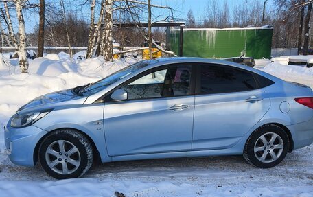 Hyundai Solaris II рестайлинг, 2011 год, 575 000 рублей, 21 фотография