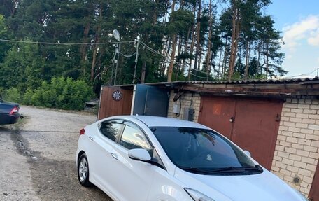 Hyundai Avante, 2011 год, 750 000 рублей, 3 фотография