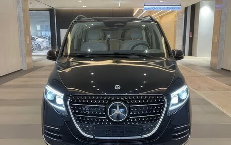 Mercedes-Benz V-Класс, 2025 год, 12 700 000 рублей, 2 фотография