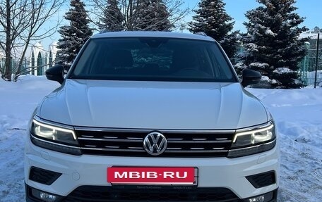 Volkswagen Tiguan II, 2019 год, 2 800 000 рублей, 2 фотография