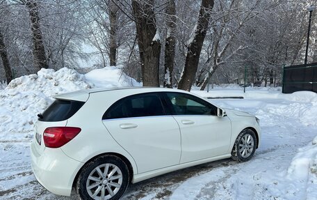 Mercedes-Benz A-Класс, 2015 год, 1 850 000 рублей, 3 фотография