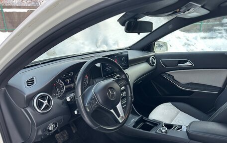 Mercedes-Benz A-Класс, 2015 год, 1 850 000 рублей, 17 фотография