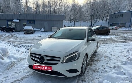 Mercedes-Benz A-Класс, 2015 год, 1 850 000 рублей, 10 фотография