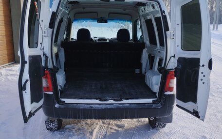 Peugeot Partner II рестайлинг 2, 2010 год, 500 000 рублей, 9 фотография