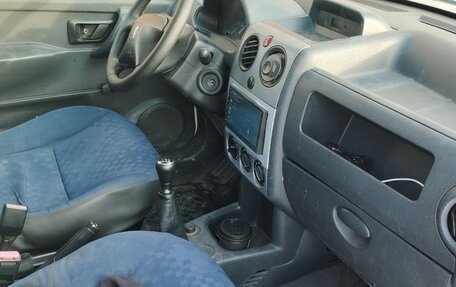 Peugeot Partner II рестайлинг 2, 2010 год, 500 000 рублей, 11 фотография