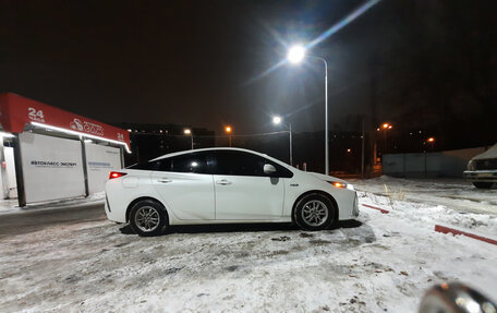 Toyota Prius IV XW50, 2019 год, 2 000 000 рублей, 2 фотография