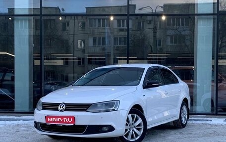 Volkswagen Jetta VI, 2013 год, 1 050 000 рублей, 1 фотография