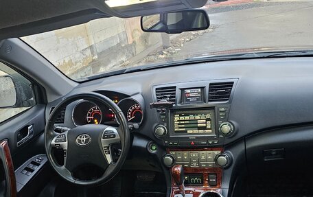 Toyota Highlander III, 2012 год, 2 440 000 рублей, 12 фотография