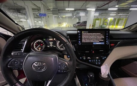 Toyota Camry, 2021 год, 3 950 000 рублей, 6 фотография