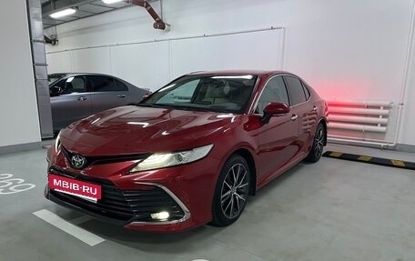 Toyota Camry, 2021 год, 3 950 000 рублей, 4 фотография