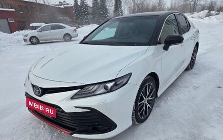 Toyota Camry, 2021 год, 3 550 000 рублей, 5 фотография