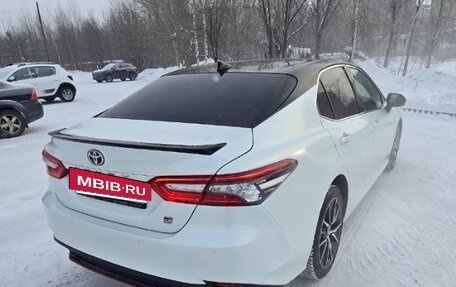 Toyota Camry, 2021 год, 3 550 000 рублей, 9 фотография