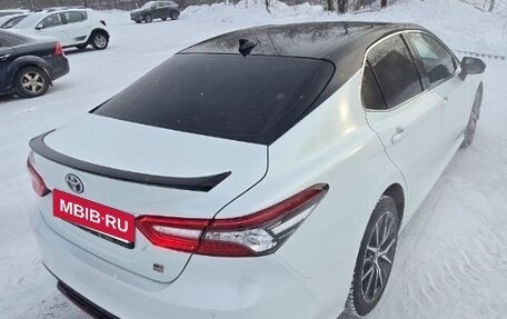 Toyota Camry, 2021 год, 3 550 000 рублей, 10 фотография