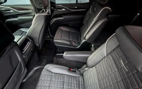 Cadillac Escalade V, 2023 год, 16 550 000 рублей, 12 фотография