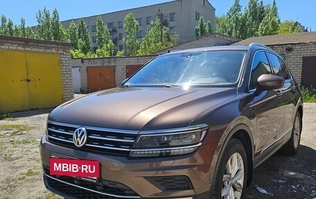 Volkswagen Tiguan II, 2017 год, 2 300 000 рублей, 3 фотография