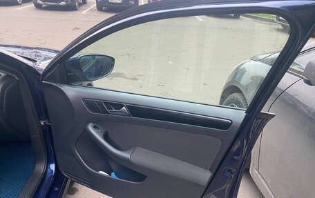 Volkswagen Jetta VI, 2011 год, 1 050 000 рублей, 14 фотография