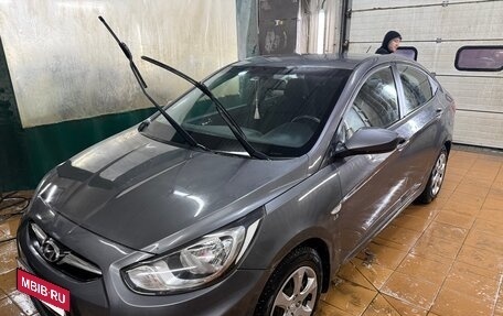 Hyundai Solaris II рестайлинг, 2011 год, 650 000 рублей, 3 фотография