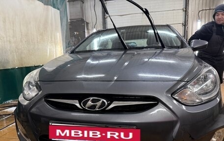 Hyundai Solaris II рестайлинг, 2011 год, 650 000 рублей, 4 фотография
