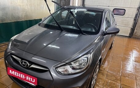 Hyundai Solaris II рестайлинг, 2011 год, 650 000 рублей, 2 фотография