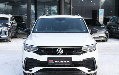 Volkswagen Tiguan II, 2021 год, 4 070 000 рублей, 2 фотография