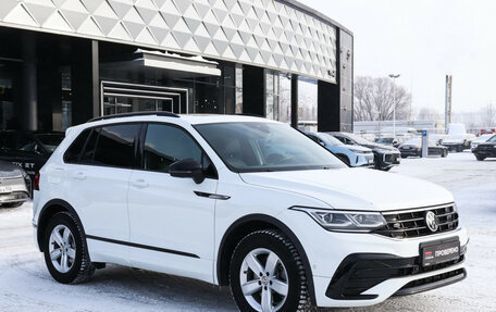 Volkswagen Tiguan II, 2021 год, 4 070 000 рублей, 3 фотография