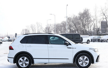 Volkswagen Tiguan II, 2021 год, 4 070 000 рублей, 4 фотография