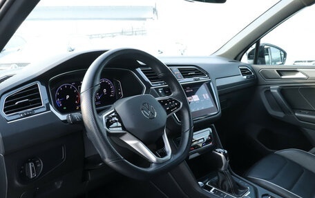 Volkswagen Tiguan II, 2021 год, 4 070 000 рублей, 13 фотография