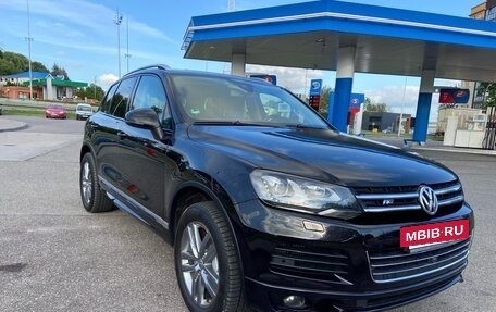 Volkswagen Touareg III, 2011 год, 2 350 000 рублей, 2 фотография