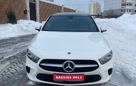 Mercedes-Benz A-Класс, 2020 год, 2 350 000 рублей, 1 фотография