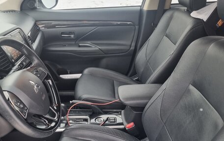 Mitsubishi Outlander III рестайлинг 3, 2018 год, 2 077 000 рублей, 7 фотография