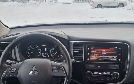 Mitsubishi Outlander III рестайлинг 3, 2018 год, 2 077 000 рублей, 5 фотография